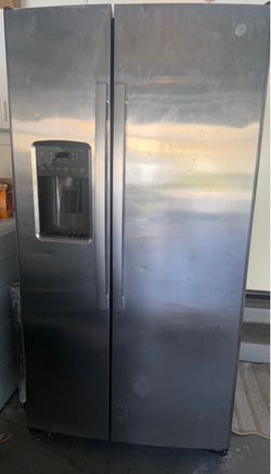 GE 25.3 Cu. Ft. Stainless Steel Side-by-Side Refrigerator – $475 OBO