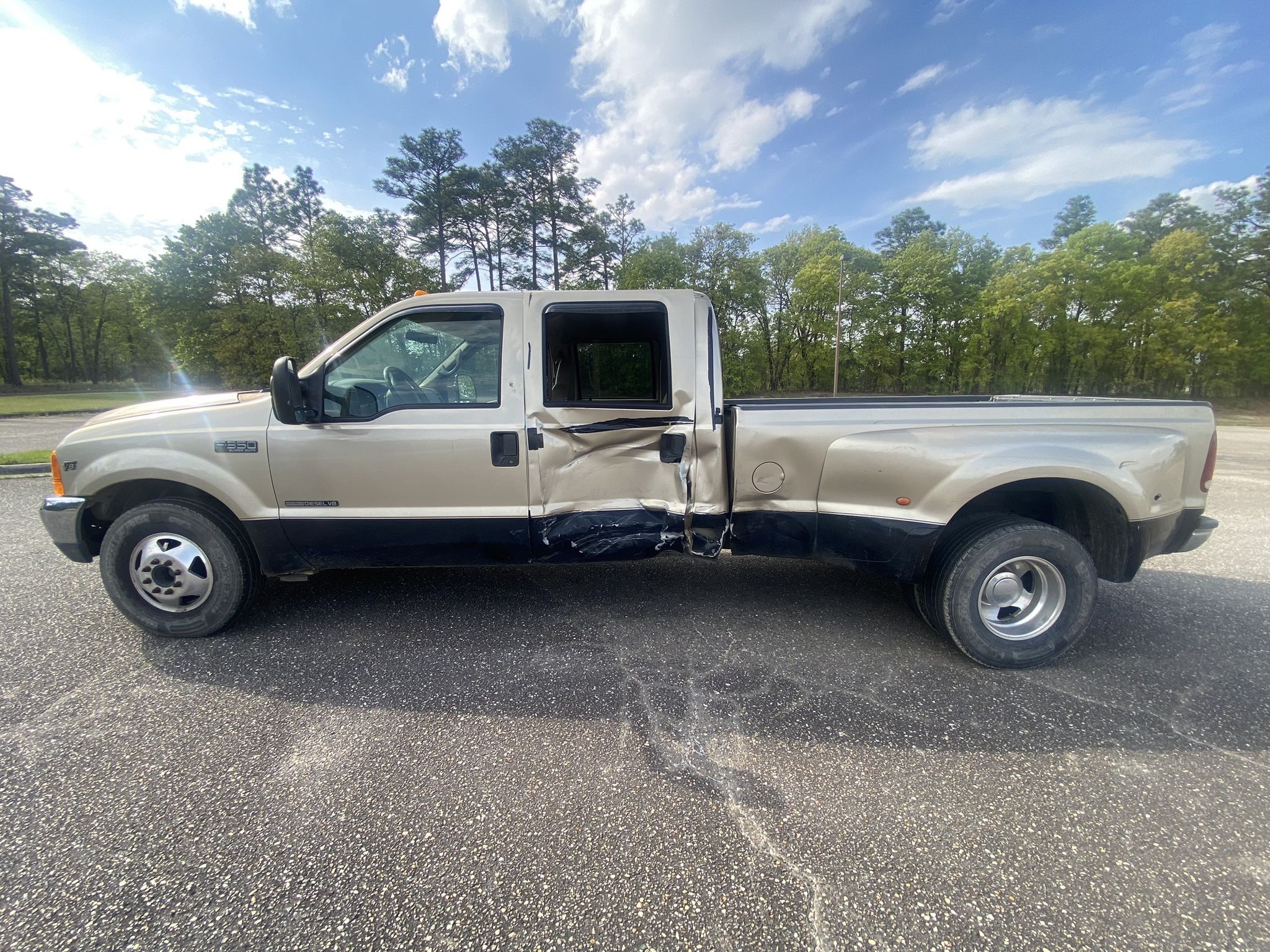 2001 Ford F350 (7.3L Diesel)(Parts)