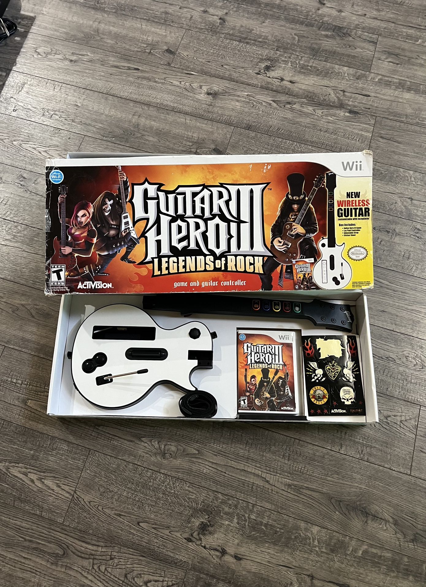 Guitar Hero III Legends of Rock Bundle Nintendo Wii Guitar, STRAP & Game