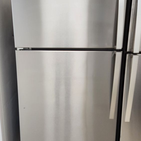 2-door refrigerator with ice dispenser Stailess steel pre-owned, excellent condition  