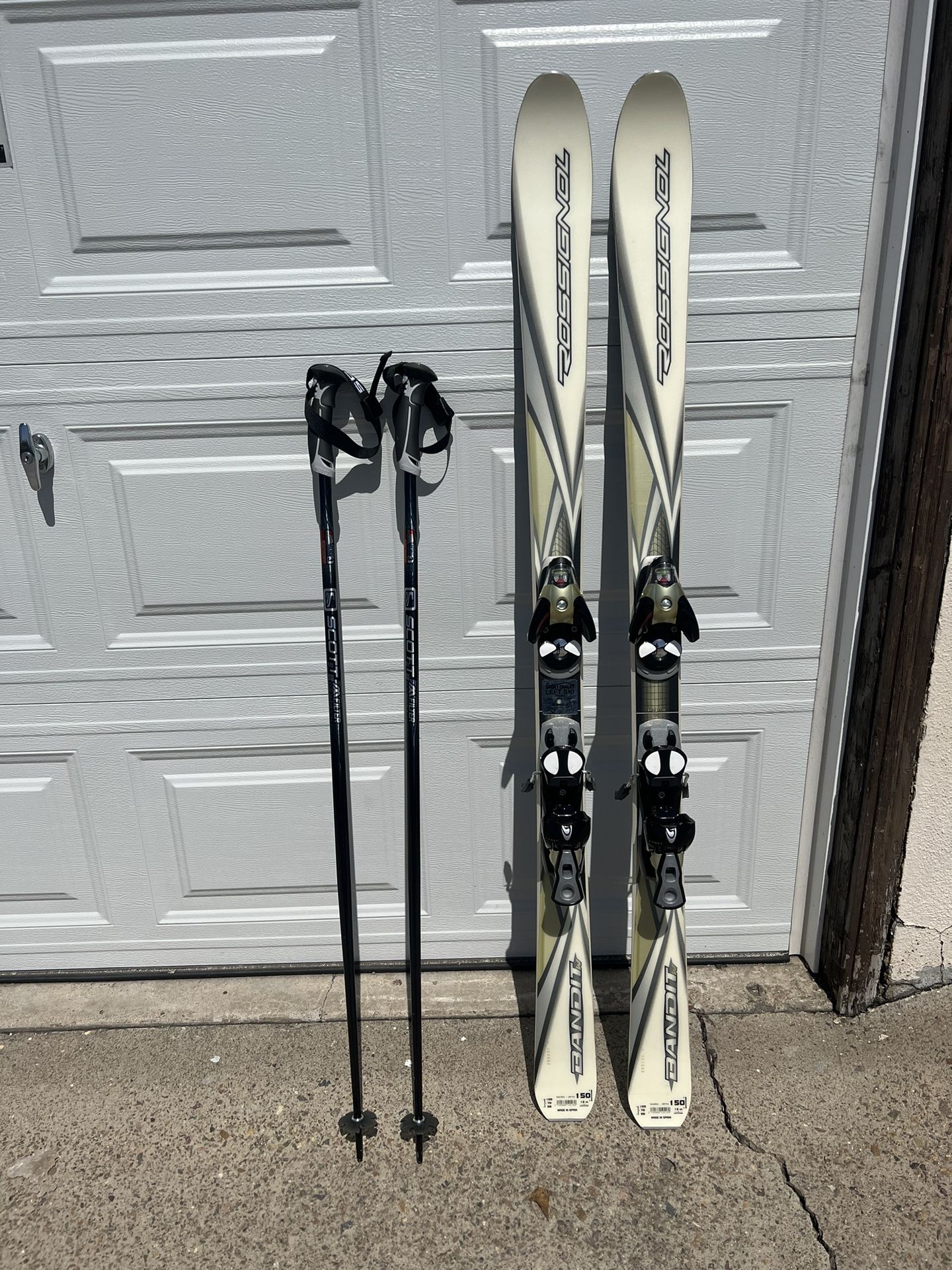 Rossignol Bandit W 150cm Snow skis W/ Salomon S5810 Bindings, Perfect Condition!! Scott Ski Poles!
