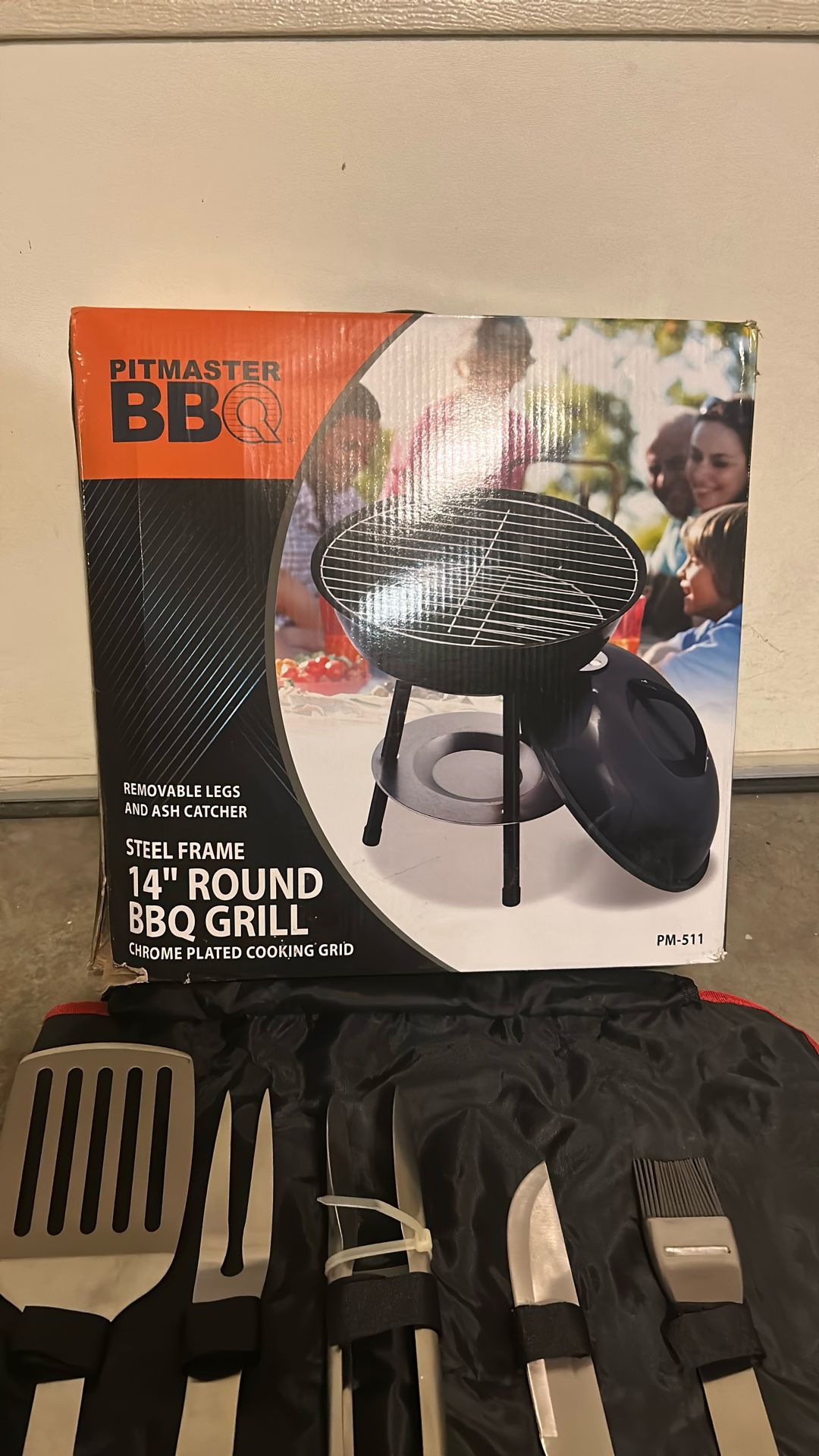 Mini 14” Bbq Grill w Grilling Tools