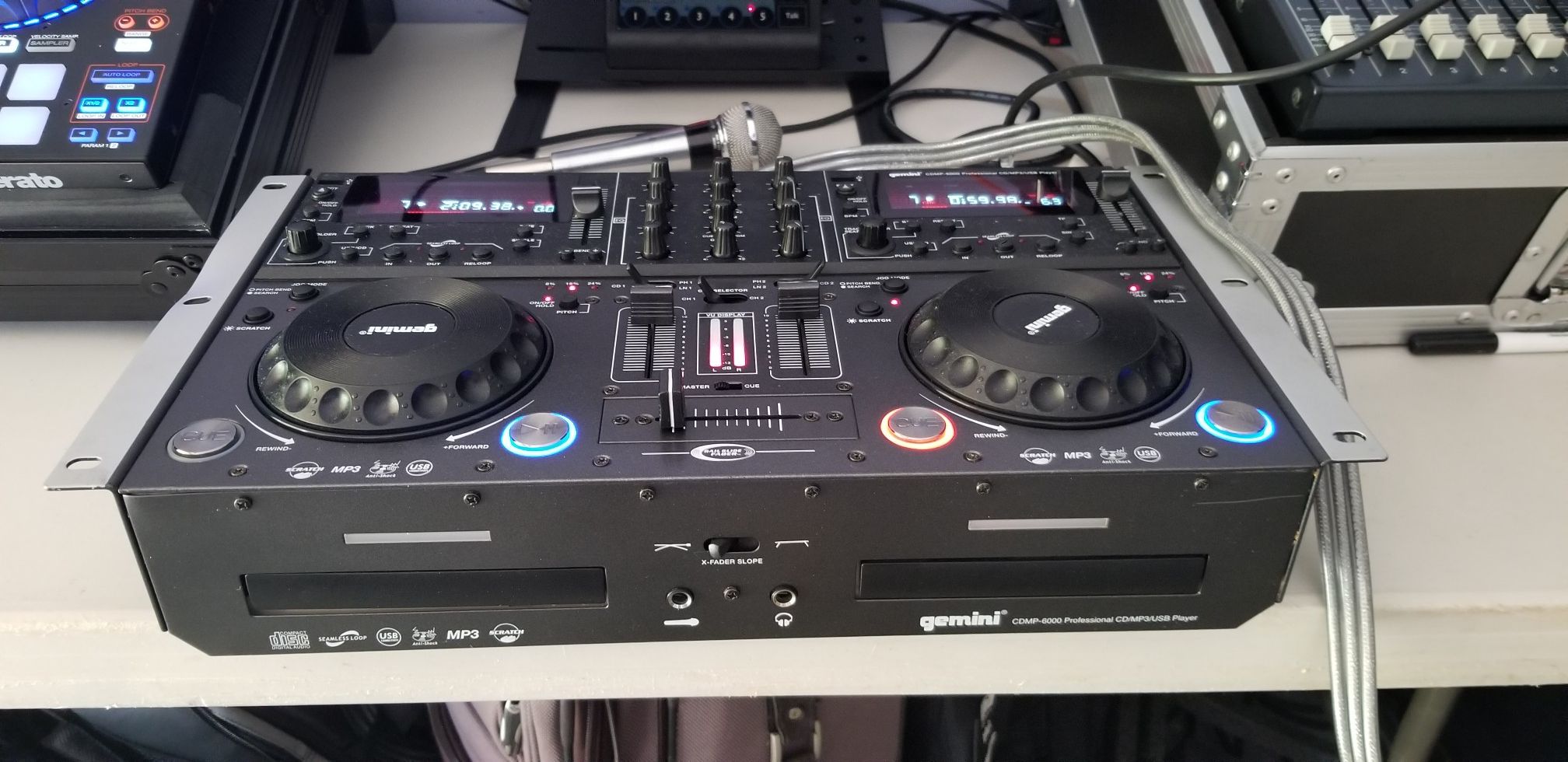 Gemini multi format DJ CD player.