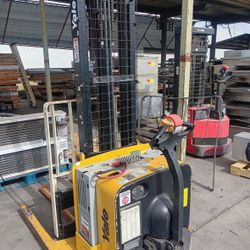 Pallet Stacker Forklift YALE
