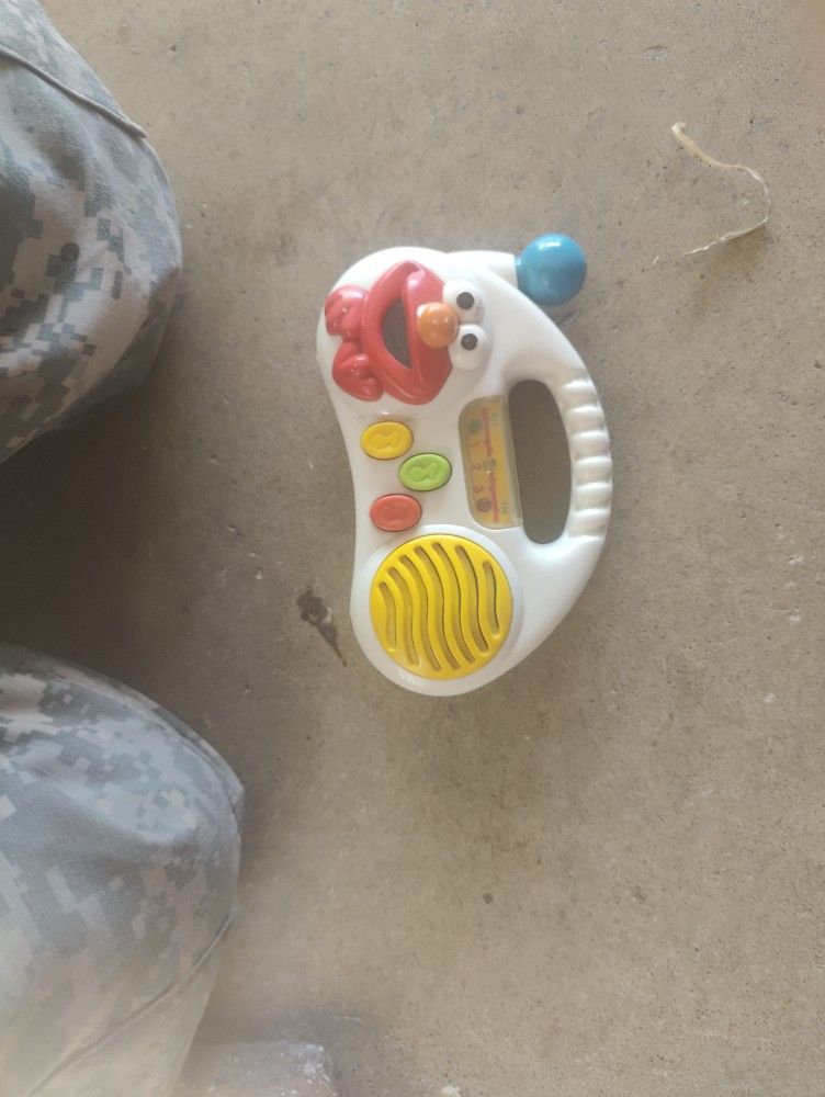 TOY RAIDO