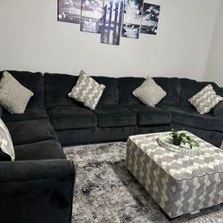 Sectional (Large, Good Condition)