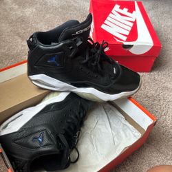 Nike B’Loyal Quest 2 Sneaker