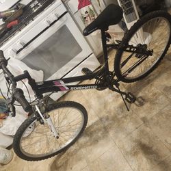 BIKE MOWNNTIN  ROADMASTER 26INCH 18SPEED SHIMANO  NEW TUPES AND NEW TUPE LIKE NEW EVERYTHING IS PERFECT 
