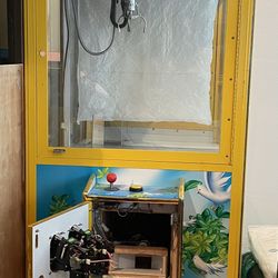 Arcade Claw Machine 