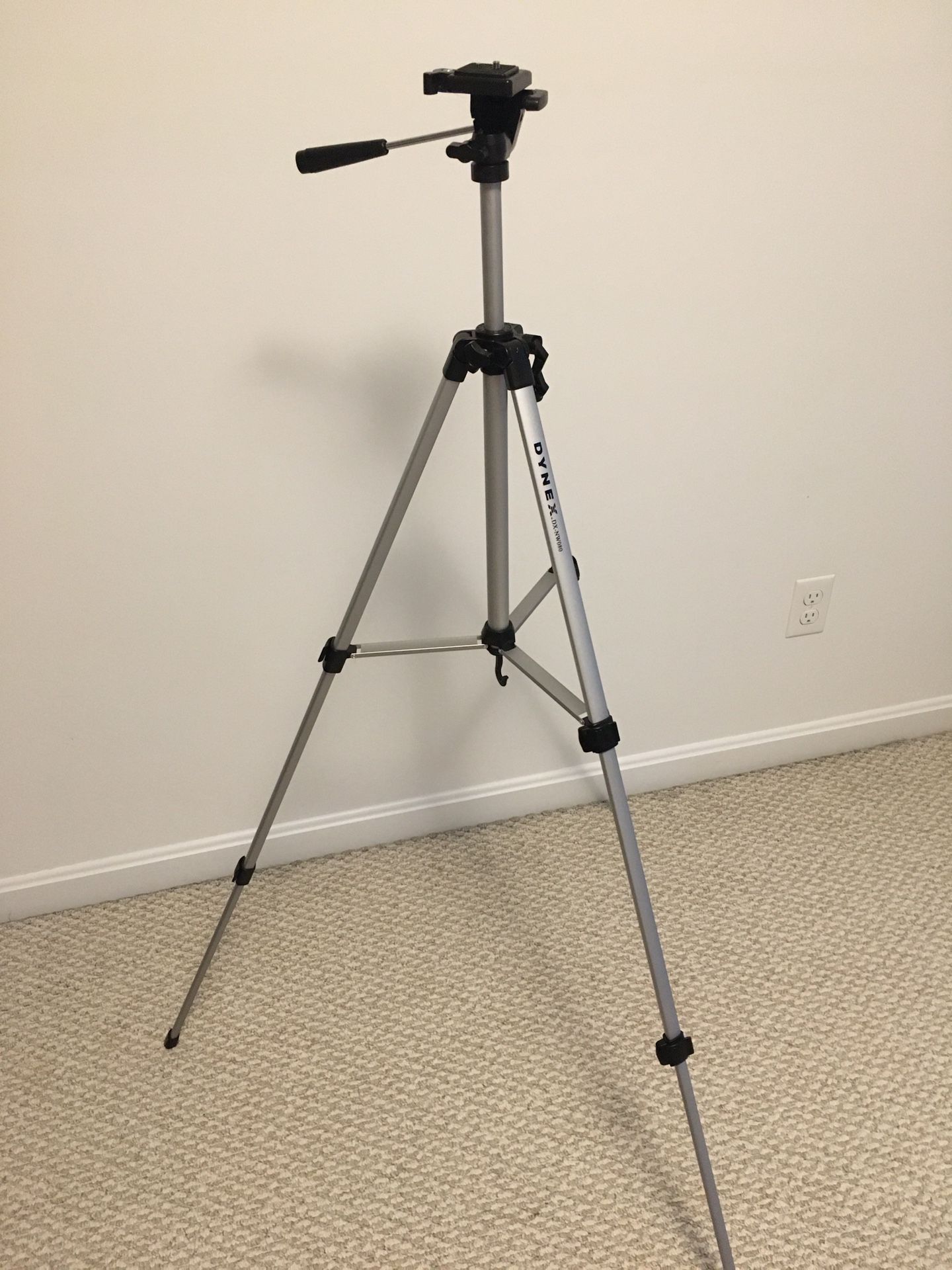 Dynex 53’’ camera tripod DX-NW080