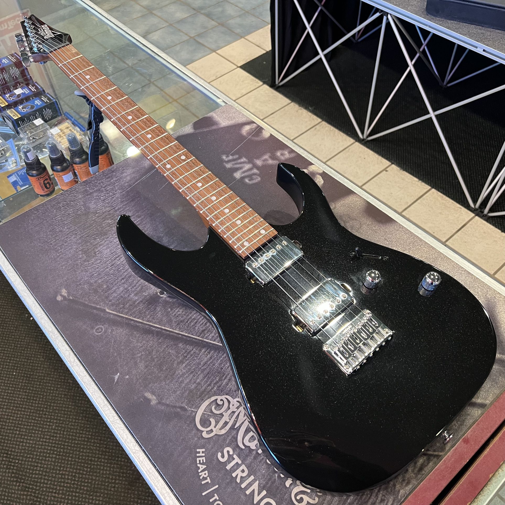 Chandler,　AZ　NEW!　Electric　Guitar　in　for　Sale　OfferUp　Black　GRG121SP　Ibanez　Night