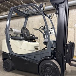 CROWN forklift latest model, 5000 lb, 3 stage, side shift  