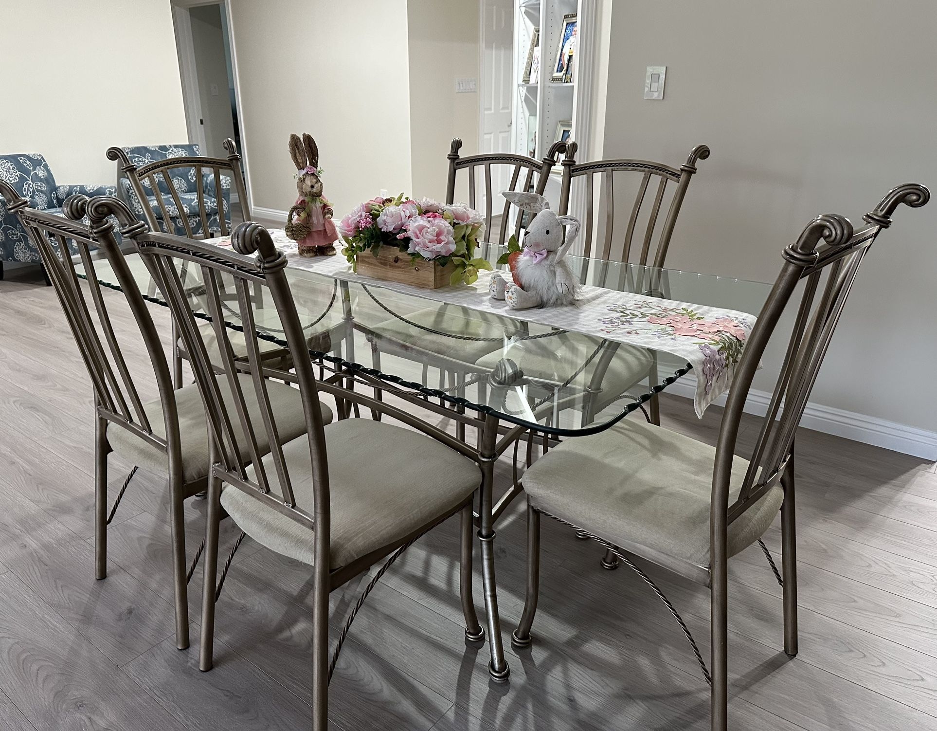 Dining Room Table With Chairs 