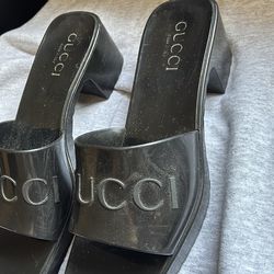 Women’s black Gucci shoes size 6 us