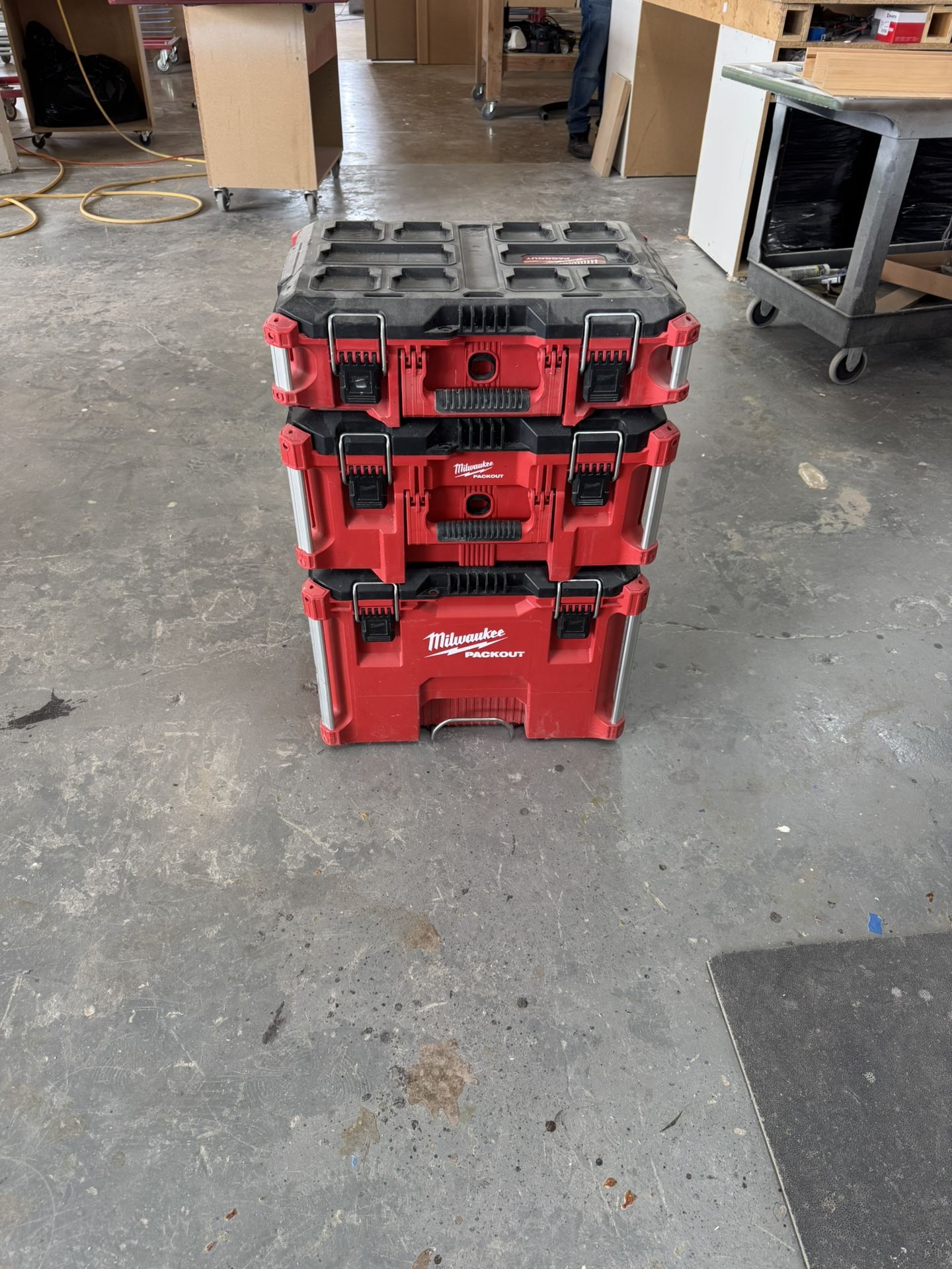 Milwaukee Pack-out Rolling Box