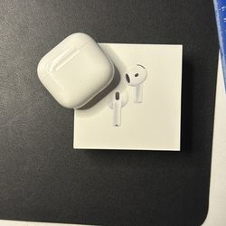 AirPods 4 noise cancellation