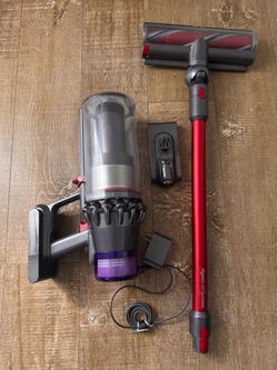 Dyson V11 Outsize Cordless Vacuum with extra genuine dyson battery $205 OBO