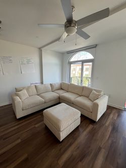 New 99x99 sectional couch / free delivery