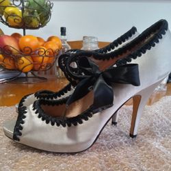 Woman's Gray Heels With Black Ribbon