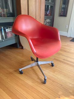 Eames Herman Miller Mid-Century Chair