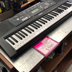 96091 Yamaha EZ220 Cordless Portable Battery Powered 61key Digital Keyboard (No Powere Cord) 589583