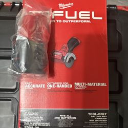 Milwaukee M-12 3” Compact Cut Off Tool / (1) 2.0 Battery Pack