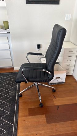 Executive desk chair