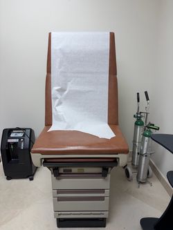 Midmark 404 Exam Table - Used - Great Condition