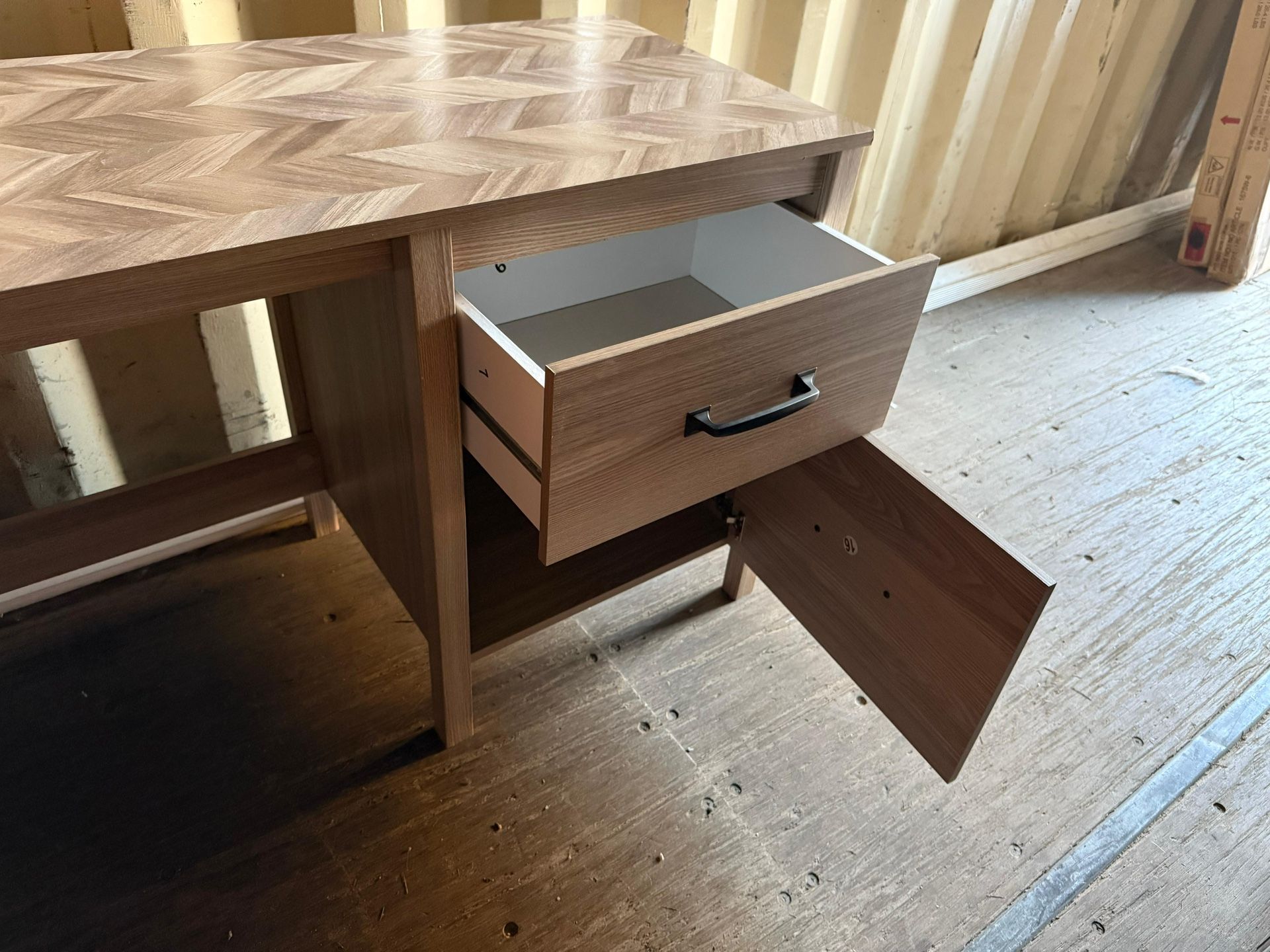 Nice And Modern Desk 