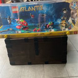 Lego Atlantis store display