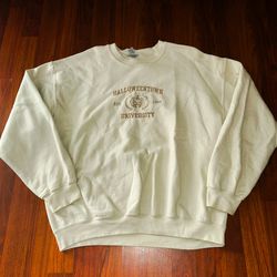 Gildan Heavy Blend HalloweenTown Women’s Embroidered Sweatshirt Size Large