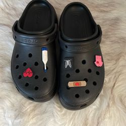 Women’s Black Platform Crocs-10