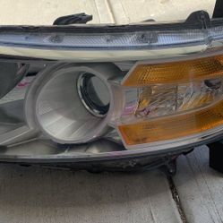 2011 Honda Odyssey Headlight(Both Headlights available)