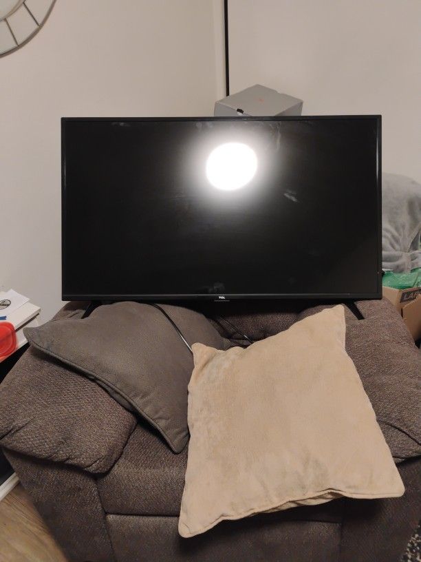 TCL 40s334 40" LED Smart TV