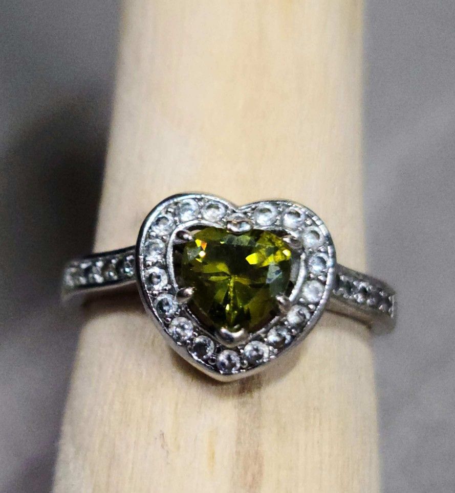 Halo Heart Peridot Ring