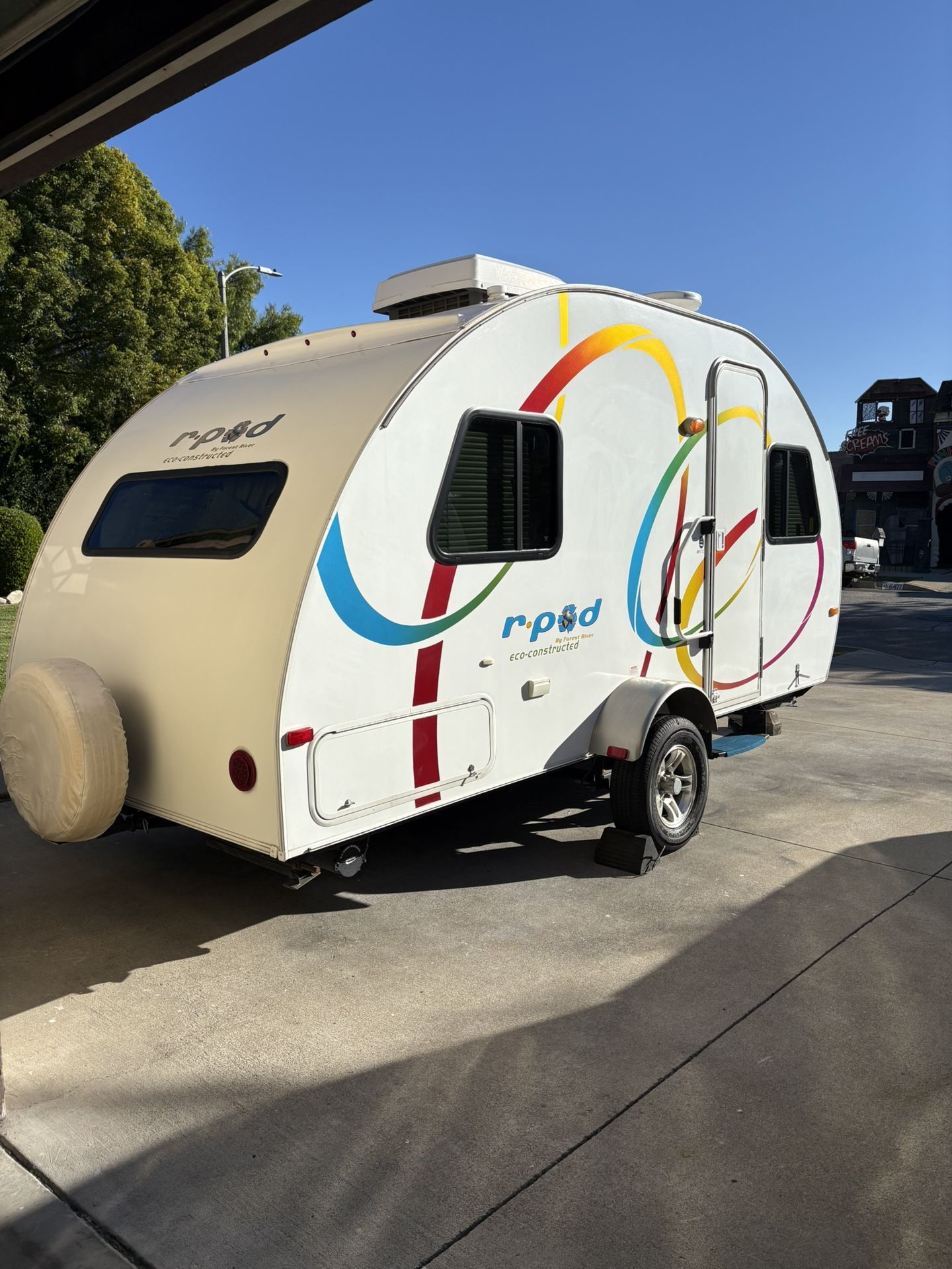 2011 R-pod Forest River 17ft Travel Trailer With Slide Out