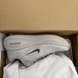 Nike Vomero Plus Size 8.5 Men