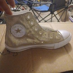CONVERSE:  BRAND NEW 