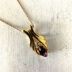 Gold Tone Purple Rhinestone Pendant Necklace 
