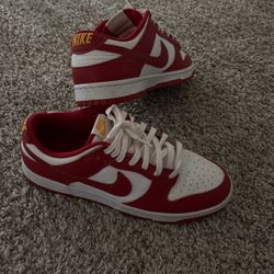 Men’s Nike USC Dunks (size 11.5)