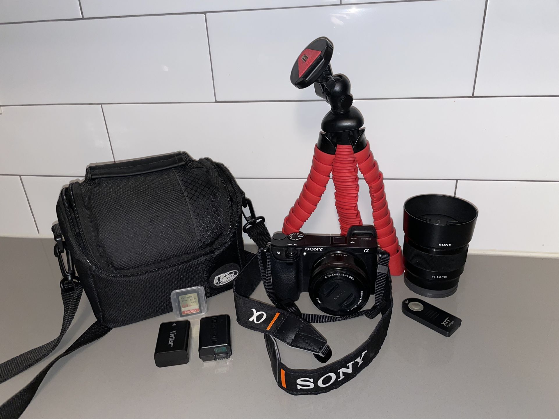 Camera bundle: Sony A6300 + Lens + Gear!