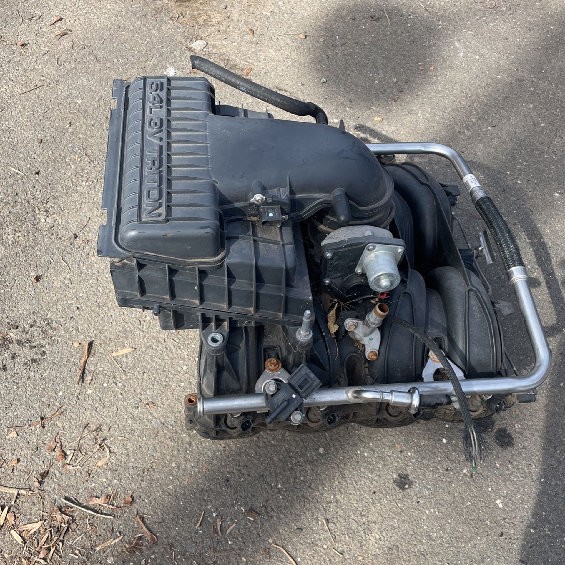 2000 Ford F2.50 Intake, Manifold, And Throttlebody.