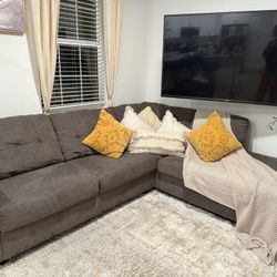 Ashley Furniture Mahoney 2-Piece Sectional + Chaise – Great Condition!