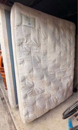 Queen mattress and Boxspring/ used/ free delivery