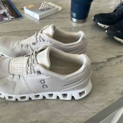 Women’s Cloud Shoes Size 8