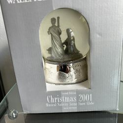 Wallace Silversmith, 2001 Musical Nativity Snowglobe