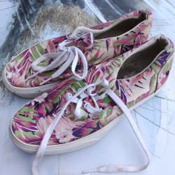 Women's vans off the wall , size 7