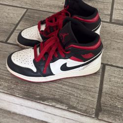 Youth Jordan’s 1’s Mids