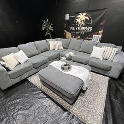 Sectional/couch/sofa,Color:green grey color, 130x130, delivery availabe 