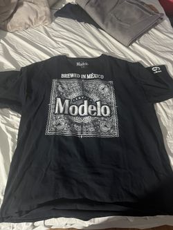Modelo t shirt